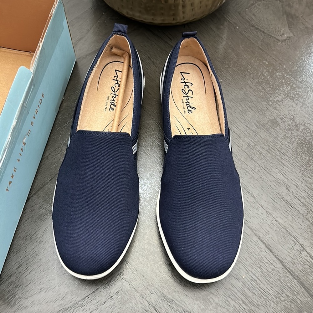LifeStride Namaste Womens Slip On Comfort Casual And Fashion Sneakers - Picture 3 of 12